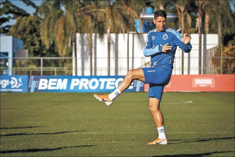 Thiago Neves saiu mais cedo contra o Botafogo, no domingo, mas estará em campo nesta noite(foto: Vinnicius Silva/Cruzeiro) Thiago Neves saiu mais cedo contra o Botafogo, no domingo, mas estará em campo nesta noite(foto: Vinnicius Silva/Cruzeiro)