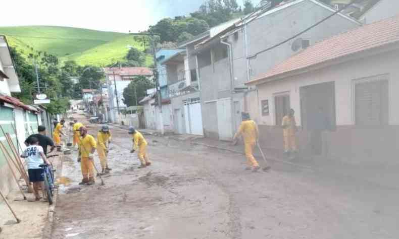 Prefeitura contabiliza prejuzos e faz reparos na cidade