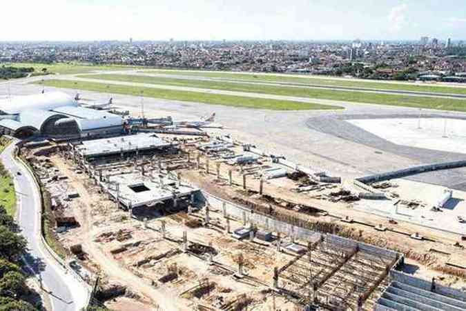 Aeroporto internacional de Fortaleza, capital que ter seis partidas da Copa: de R$ 5 bi do PAC 2 para 21 terminais, R$ 3,27 bi ficaram nas cidades-sede(foto: Davi Pinheiro/Reuters)