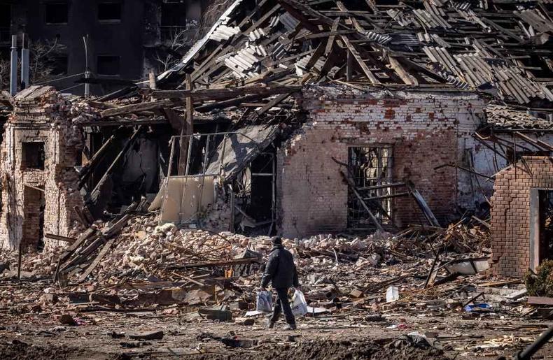 Prdio destrudo na Ucrnia por ataque russo