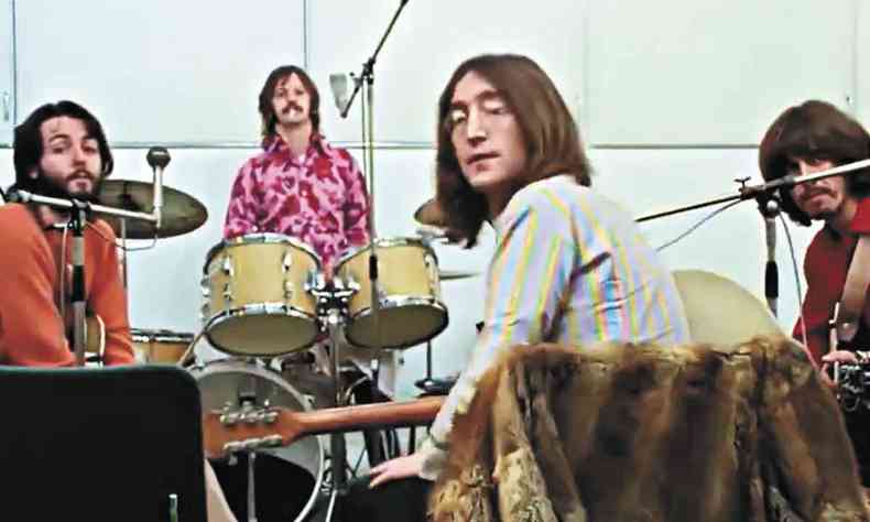 Beatles reunidos no estdio pouco antes da separao da banda, em 1969 