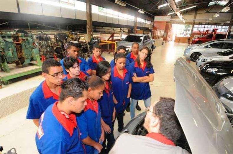 Curso de mec�nica de autom�veis do Senai-MG (foto: Arquivo/Estado de Minas)