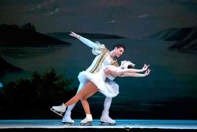 Ballet Estatal de So Petersburgo dana sobre pista de gelo (foto: Alexander Gonzlez/divulgao)