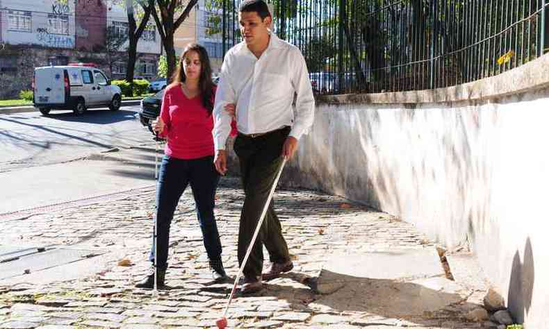 Fernanda e Francisco em rua de BH: 