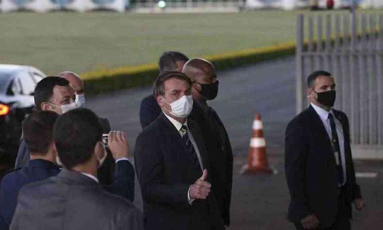 Jair Bolsonaro tem evitado a imprensa na entrada do Palcio da Alvorada(foto: Marcello Casal Jr/Agncia Brasil)