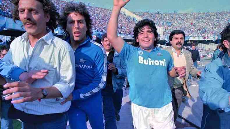 Maradona era considerado heri em Npoles por ter dado ao time da cidade dos ttulos nacionais(foto: Getty Images)