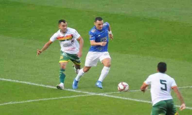 Cruzeiro e Sampaio Corra empataram por 1 a 1 duelo, no Independncia, pela 18 rodada da Srie B(foto: Leandro Couri/EM/D.A. Press)