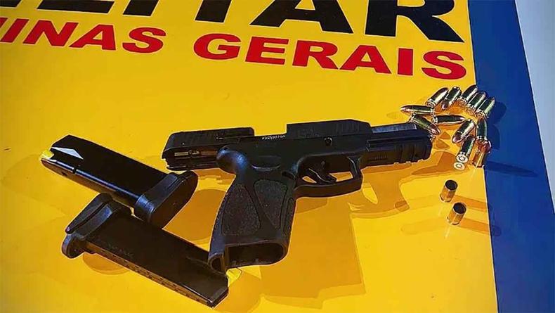pistola 9 milímetros carregador munições apreendidas apreenção polícia militar rodoviária PMRv
