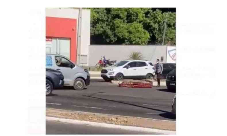 O acidente ocorreu no cruzamento das Avenidas Castelo Branco e Odilon Arajo