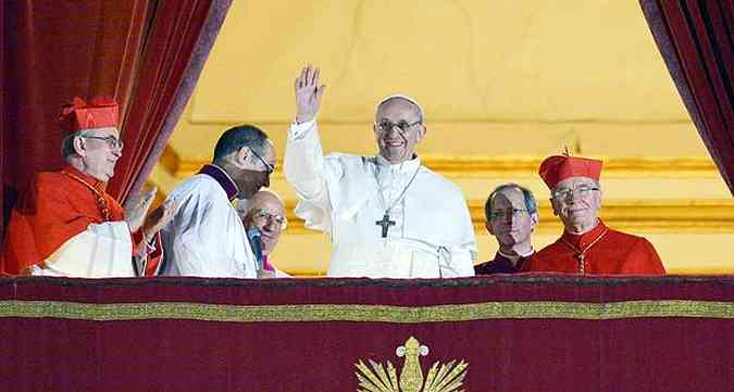 Dom Jorge Mario Bergoglio, agora Francisco I, foi anunciado como novo papa aps 5 conclaves(foto: AFP PHOTO / VINCENZO PINTO )