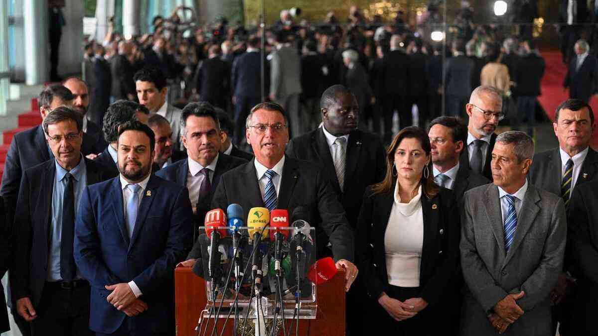 Bolsonaro volta a falar no ataque que sofreu e agradece médicos de