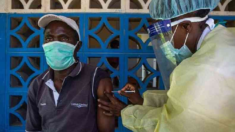 No Zimbbue, apenas 4% dos cidados receberam duas doses da vacina contra a covid-19(foto: Getty Images)