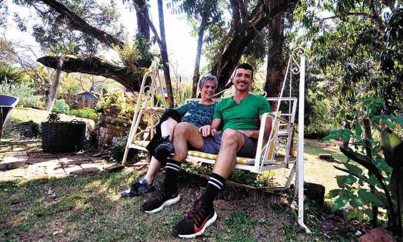 Letcia Carneiro e Rodrigo Quik em sua residncia-estdio, no condomnio Pasrgada