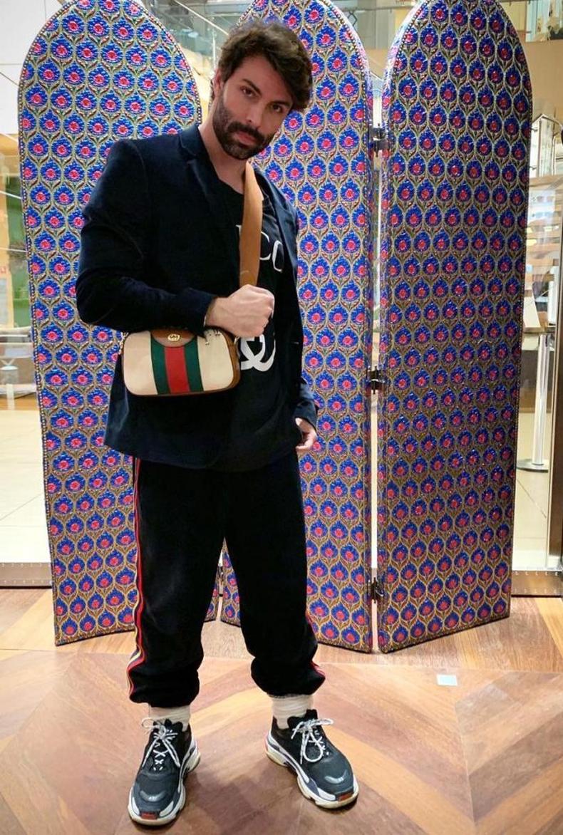 Guilherme Acrízio com o novo lancamento da Gucci Foto: Bruno Ryfer Guilherme Acrízio com o novo lancamento da Gucci Foto: Bruno Ryfer