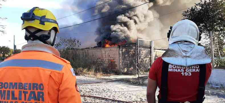 Segundo os bombeiros, o incndio no fez vtimas(foto: CBMG/Divulgao)