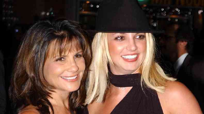 Britney Spears e sua me, Lynne, em 2002