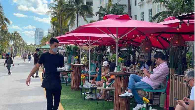 Proprietrios de restaurantes na turstica Miami Beach reclamam que no conseguem preencher vagas(foto: Getty Images)