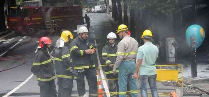 Incidente ocorreu em transformador da rede subterrnea na Tamoios (foto: Paulo Filgueiras/EM/D.A Press)
