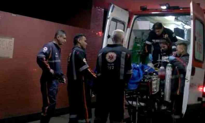 Segundo a PM, um dos adolescentes ficou machucado com o acidente e foi levado para o Hospital Joo XXIII(foto: Leonardo Alvarenga/Divulgao)