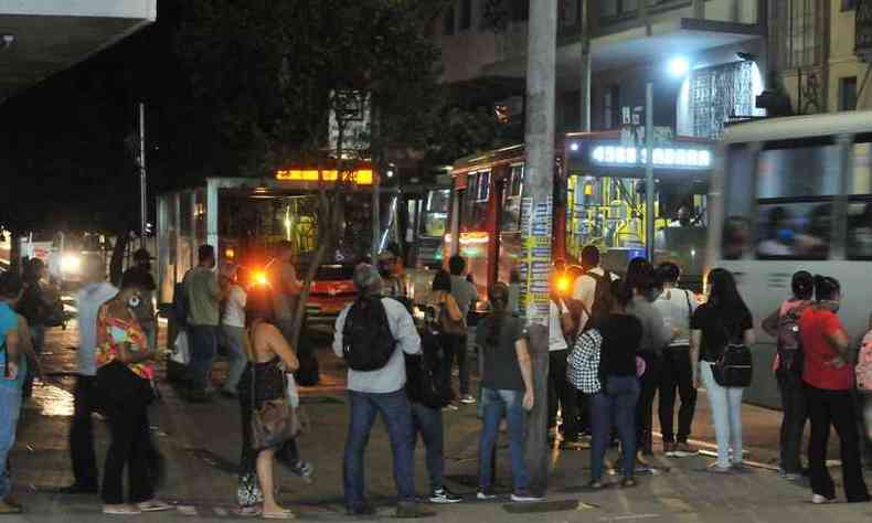 Falta de dilogo entre cidades ajuda na falta de controle na circulao de pessoas(foto: Marcos Vieira/EM/DA Press)
