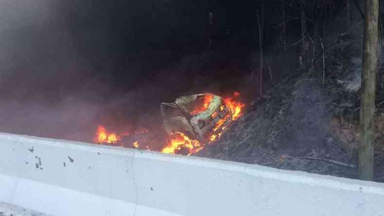 Cabide do caminho foi totalmente destruda no acidente(foto: Divulgao WhatssApp)