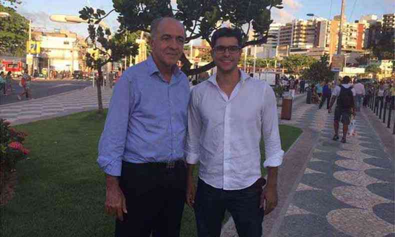 Vereador Alexandre Aleluia ao lado do pai, o deputado federal Jos Carlos Aleluia(foto: Twitter/Reproduo)
