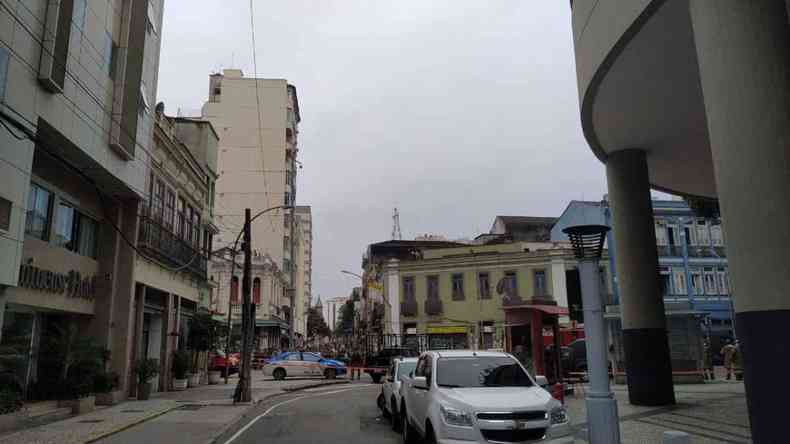Ruas na Lapa foram interditadas pela polcia para negociao desde a tarde desta sexta-feira(foto: Reproduo/Twitter)