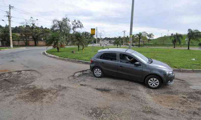 Dirigir na MG-20, que liga BH a Santa Luzia, exige habilidade do motorista(foto: Juarez Rodrigues/EM/DA Press)