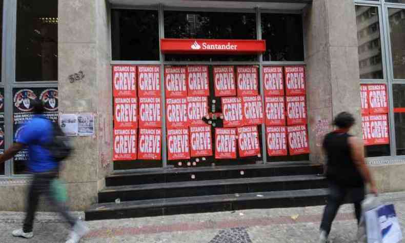 Adeso  greve dos bancrios deve aumentar na quarta-feira, segundo dia de greve(foto: Gladyston Rodrigues/EM/D.A Press - 20/9/12)