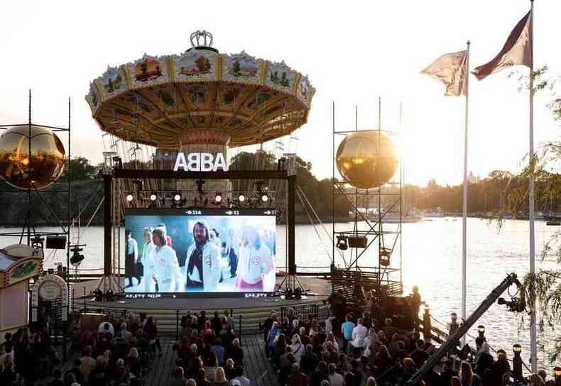 Imagem dos integrantes do ABBA no telo do evento virtual 'ABBA voyage', em Estocolmo, na Sucia
