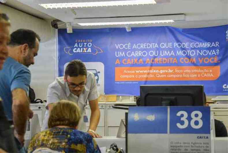 Com o aumento do preo do ouro no mercado interno, o penhor, opo de crdito em que joias so dadas como garantia, tornou-se mais atraente(foto: Jos Cruz/Agncia Brasil)