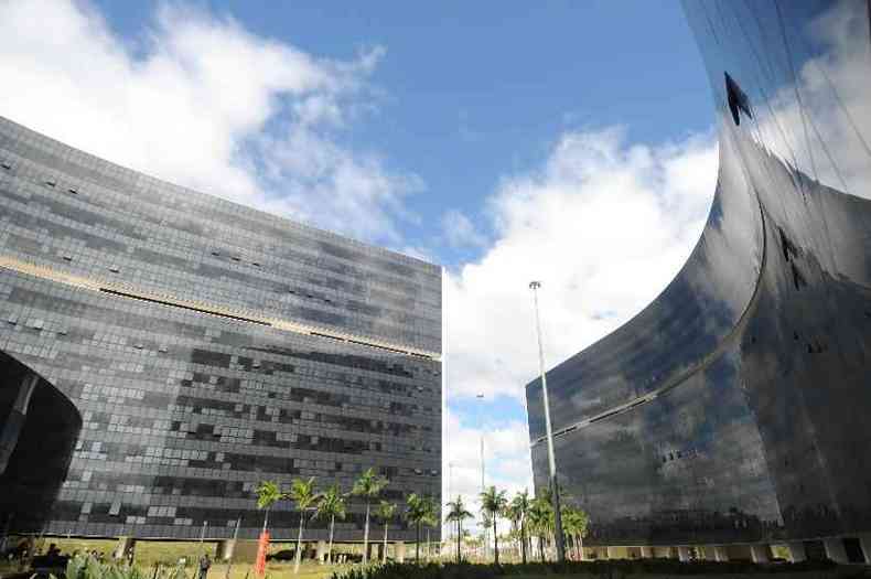 Funcionalismo de Minas ficou cinco anos com o salrio parcelado(foto: Leandro Couri/EM/D.A Press)