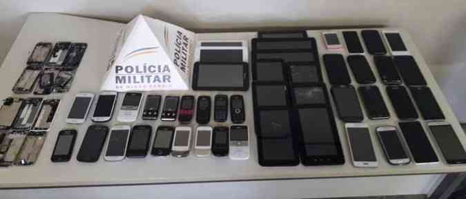 Material encontrado na loja no Centro de BH(foto: Polcia Militar (PM) / Divulgao)