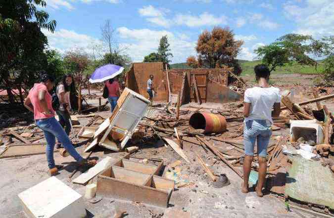 Tragdia deixou 17 mortos, dois desaparecidos e devastou cidades (foto: Tulio Santos/EM/D.A Press)