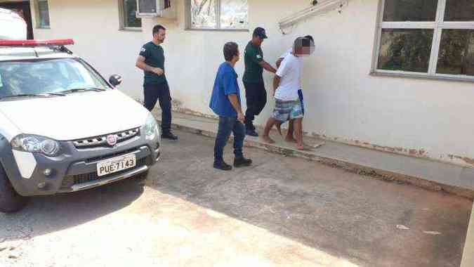 Menores foram levados para a delegacia para prestar depoimento(foto: Rede Alerta)