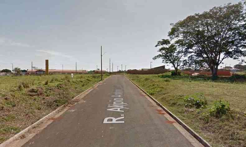 A Polcia Militar foi acionado ao Bairro Maracan em Uberaba, no Tringulo por causa de uma briga familiar (foto: Google Street View/Reproduo)