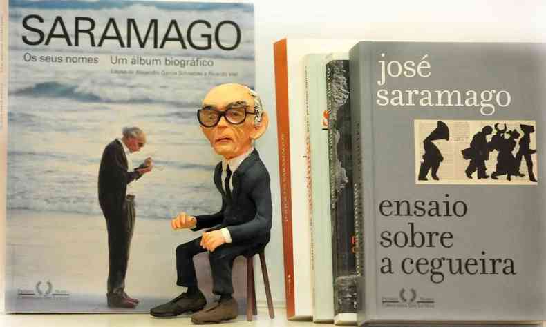 Caricatura em biscuit do autor portugus Jos Saramago feita pelo artista plstico Marco Prata