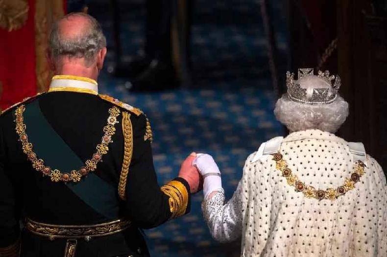 A rainha e o prncipe Charles durante a cerimnia de abertura do Parlamento de 2019