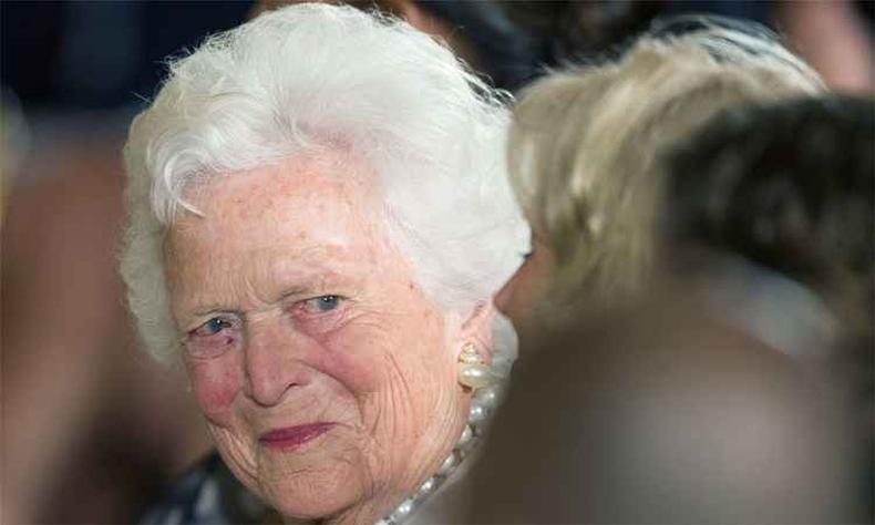 A maneira humilde e direta de Barbara a tornaram mais popular s vezes do que seu marido, que governou os Estados Unidos de 1989 a 1993(foto: AFP / Jim WATSON )