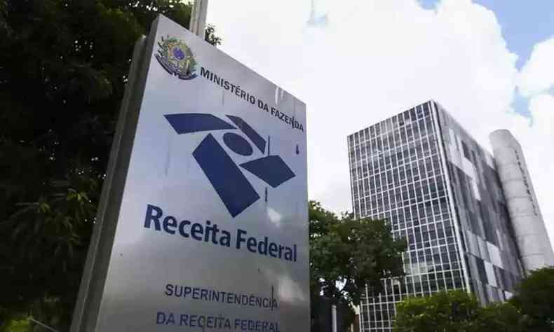 Na foto, placa com logomarca da Receita Federal do Brasil