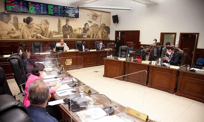 Vereadores em plenrio da Cmara Municipal de Uberaba
