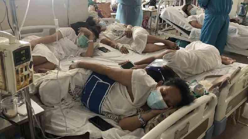 Mulheres grvidas dividem cama no hospital Dr Jose Fabella(foto: BBC)