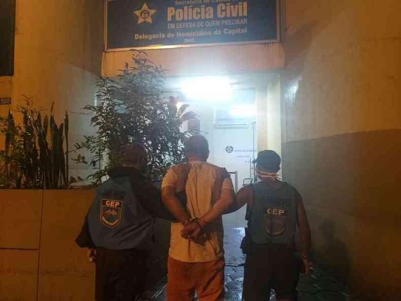 Paulo Jos Arronenzi foi preso em flagrante aps matar ex-mulher a facadas(foto: Polcia Civil/Divulgao)