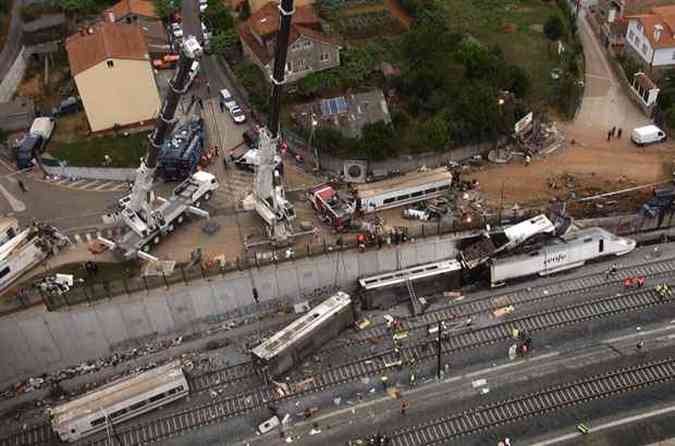 Trem estaria a 190 km/h em trecho onde a velocidade permitida  de 80 km/h(foto: AEROMEDIA / AFP)