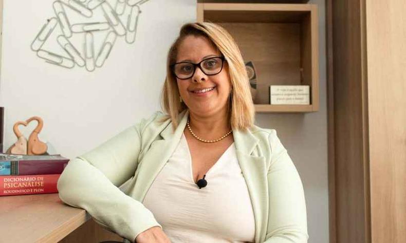 A psicanalista Andréa Ladislau afirma que a gratidão faz parte dos sentimentos relacionados com a bagagem de vida e os valores aprendidos pelo indivíduo. E pode ser aprendida, pois, tem uma correlação com o caráter do ser humano(foto: Arquivo Pessoal) Andréa Ladislau, psicanalista