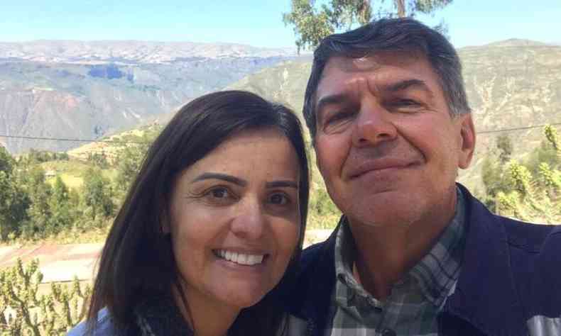 Gilmar e Cristina decidiram vir de carro at a fronteira com o Brasil, onde pegaram um voo para Braslia. Da capital, vieira de carro at Monte Carmelo(foto: Arquivo pessoal)