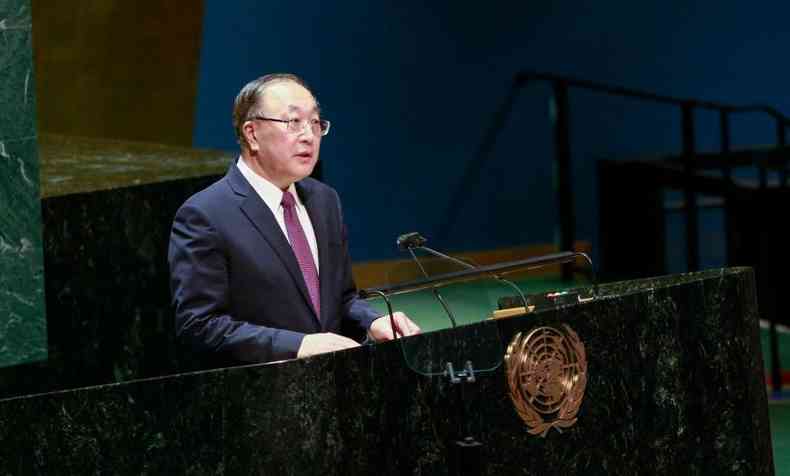 Zhang Jun, embaixador da China, fala durante a reunio de urgncia da ONU