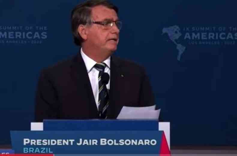 Bolsonaro usa culos ao discursar na Cpula das Amricas