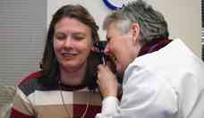 Terapia a laser  eficaz para tratar zumbido no ouvido, aponta estudo