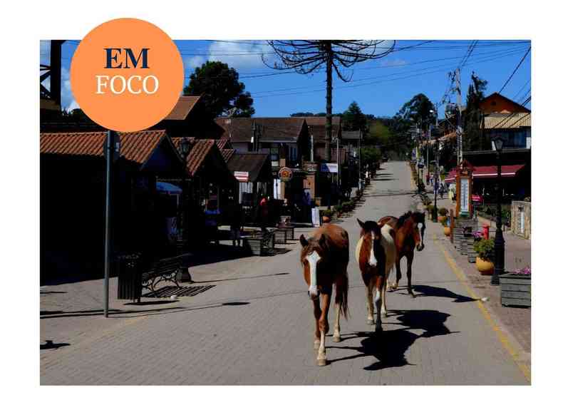 Sossego para quem visita o destino romntico no Sul de Minas. A rua principal do distrito mineiro  onde concentra os melhores restaurantes (foto: Tlio Santos/EM)